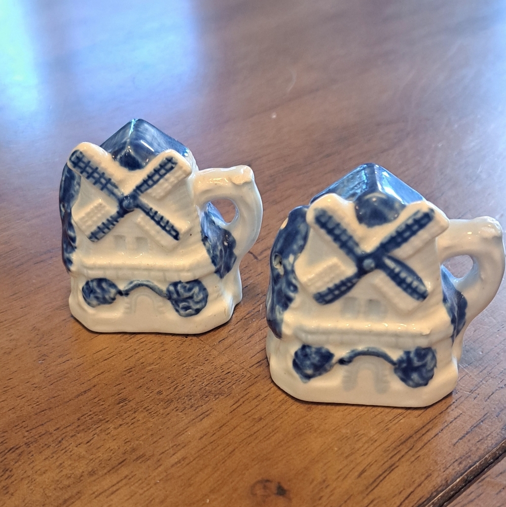 Vtg Occupied Japan Windmill Salt & Pepper Shaker Set